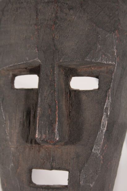 null MASQUE DE STYLE NIGERIAN

En bois sculpté

H.: 22 cm