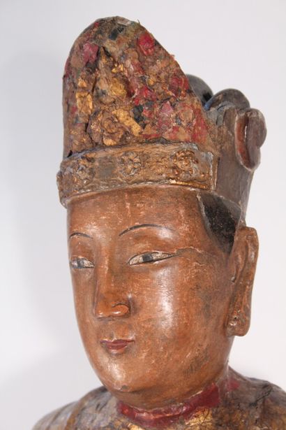 null Sculpture de Bodhisattva en bois laqué or, représenté assis, les mains jointes,...