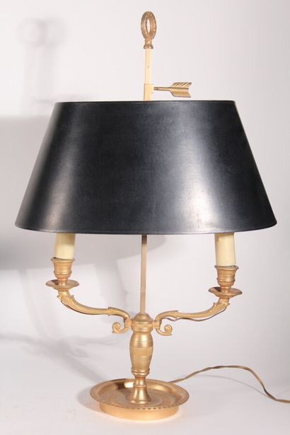 null Lampe bouillotte en bronze doré à décor de palmettes et rinceaux feuillagés

XXème...