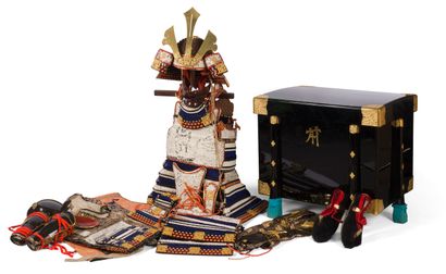 null Armure de samouraï de décoration

Japon, XXème siècle

Constituée d'éléments...