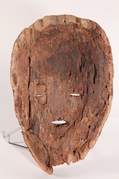 null MASQUE DE TYPE GABONAIS

En bois sculpté 

H.: 31 cm
