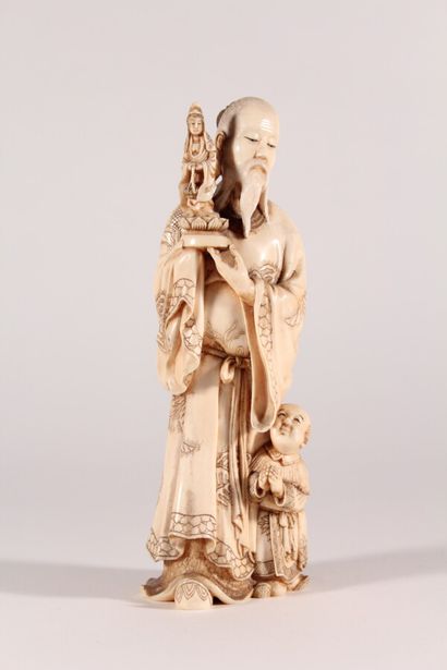 null Statuette de dignitaire en ivoire sculpté

Japon, circa 1930

Représenté debout,...