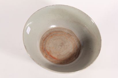 null Bol en céramique à glaçure céladon

Chine du Sud

D.: 24 cm