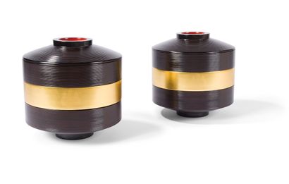 null Bento en bois laqué noir et doré à trois compartiments

Japon, XXème siècle

H.:...