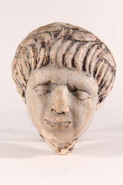 null Tête en marbre sculpté

"Empereur romain" d'après l'Antique

H.: 18 cm

(Ac...