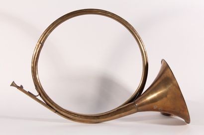 null Cor de Chasse en laiton

XIXème siècle

L.: 66 cm

(Restaurations)