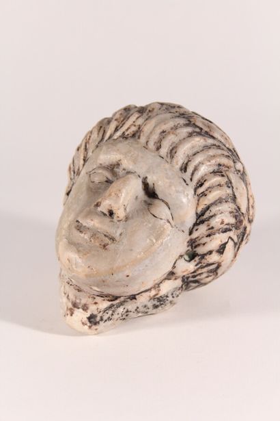 null Tête en marbre sculpté

"Empereur romain" d'après l'Antique

H.: 18 cm

(Ac...