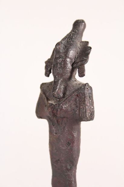null Statuette d 'Osiris

Bronze très forte érosion - Patine brun-vert mordoré.

Egypte,...