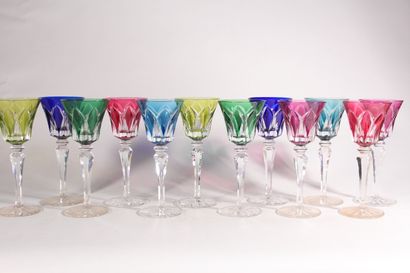 null SAINT LOUIS 

Ensemble de 12 verres à pieds en cristal doublé de couleurs

Modèle...