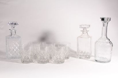 null Service à whisky en cristal moulé à décor de croisillons comprenant six verres...