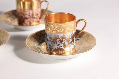 null G. DUMAS Fils, Limoges

Six tasses et six soucoupes en porcelaine à décor doré...