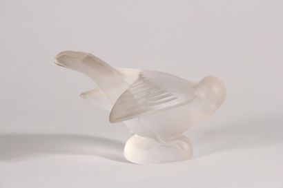 null LALIQUE France

 "Oiseau"

Sujet en cristal moulé et dépoli

L.: 11,5 cm