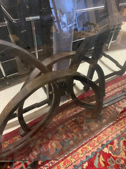 null Piétement de table en acier cintré, plateau de verre

XXème siècle