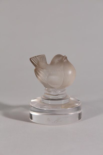 null LALIQUE France

"Oiseau"

Sujet en cristal moulé et dépoli

H.: 6 cm