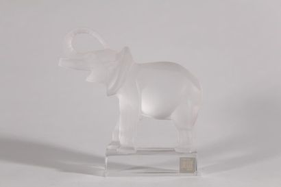 null LALIQUE France

"Eléphant"

Sujet en cristal moulé et dépoli

H.: 15,5cm, L.:...