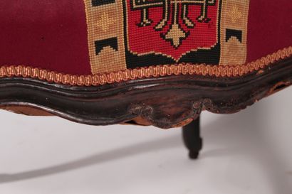 null Chaise chauffeuse en bois teinté et sculpté

Époque Louis XV

Garniture de tapisserie...