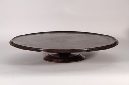 null Plateau centre de table tournant en acajou mouluré

Fin XIXème siècle

H.: 11,5cm,...