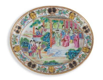 null PLAT EN PORCELAINE DE CANTON

Chine, XIXème siècle.

Ovale, à décor central...