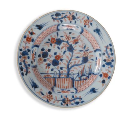 null EIGHT CHINESE IMARI PORCELAIN PLATES

China, 18th century.

Decorated with flowers...