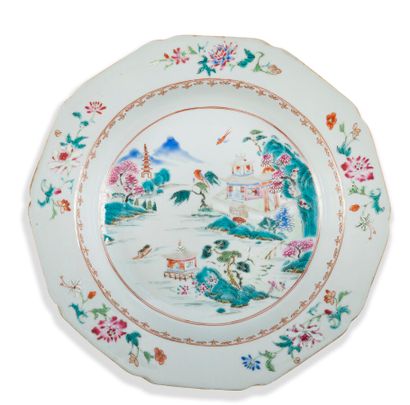 null PAIR OF FAMILLE ROSE PORCELAIN PLATES

China, 18th century.

Lobed, decorated...