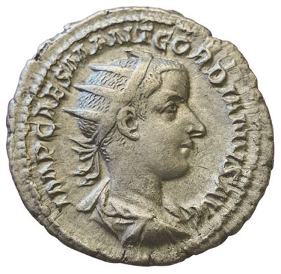 null GORDIEN III. 

Antoninien. Rome. 

R/ LIBERALITAS AVG II. La Libéralité debout,...