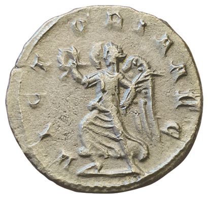 null TRAJAN DECE. 

249-251. 

Antoninien. Rome. 

R/ VICTORIA AVG. Victoire debout...