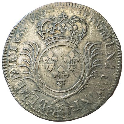 null LOUIS XIV. 

Demi écu aux insignes. 

1694. Besançon. Ref.13,3grs. Gad.185....