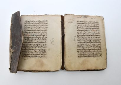 null Manuscrit - Islam

[CORAN]

Modeste ancien coran ou livre de prières de voyage,...