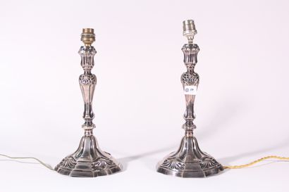 null Pair of silver torches with a low title beginning of the 20th century, the scalloped...