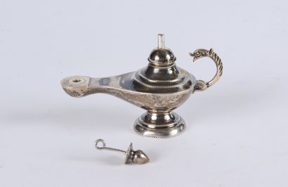 null Small oil lamp in foreign silver, probably United Arab Republic, it rests on...