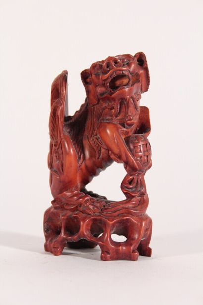 null Boîte en bois à décor de chauve-souris et caractère

Chine, XXème siècle

H.:...