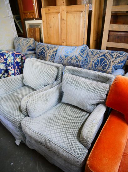 null Mobilier de salon comprenant un canapé trois places et une paire de fauteuils,...
