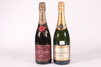 null 1989 - Veuve Cliquot Ponsardin

Champagne - 1 blle

1998 - Moët & Chandon

Champagne...