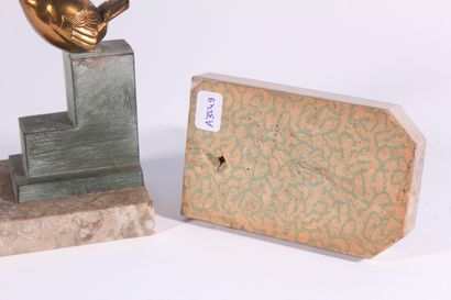 null Paire de serre-livres en marbre ornée de moineaux en régule doré 

Circa 1930/40

H.:...