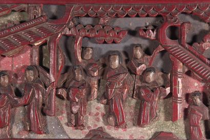 null Panneau décoratif en bois sculpté et laqué à décor de scènes d'intérieures animées

Chine,...