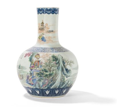 null Vase Tianqiuping en porcelaine polychrome

Chine, XXème siècle

La panse globulaire,...