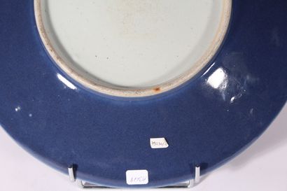 null 
Grand plat en porcelaine bleu poudré




Chine, fin du XIXème siècle




Circulaire,...