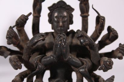 null Statuette d'Avalokitesvara en bronze 

Chine, XXème siècle

Représenté assis...