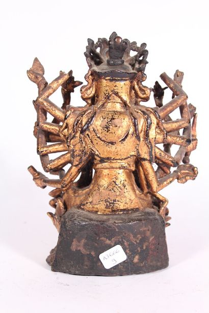 null Statuette d'Avalokitesvara en bronze laqué or

Chine, XIXème siècle

Représenté...