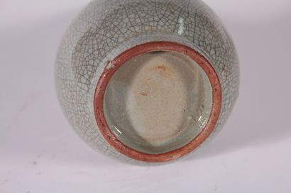 null Vase en porcelaine craquelée

Chine, XXème siècle

La panse globulaire surmontée...