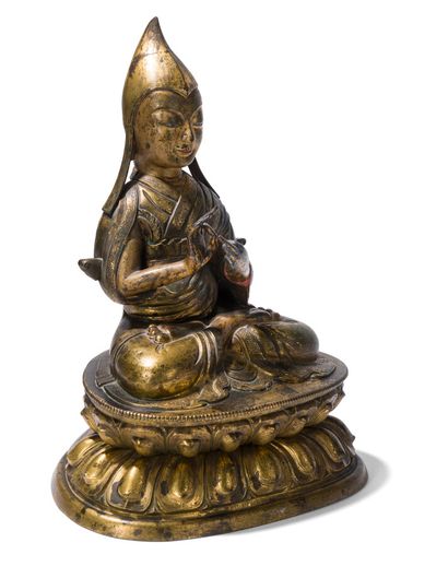 null Statuette de Tsongkhapa en cuivre repoussé et doré

Tibet, fin du XVIIIème siècle

H.:...