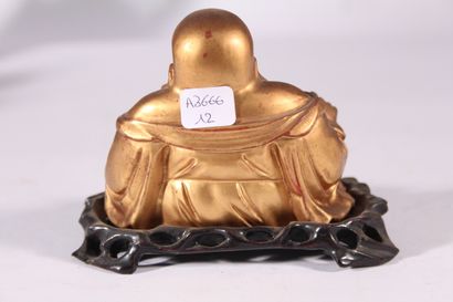 null Statuette de Budai en bois laqué

Chine, XXème siècle

Représenté assis, tenant...