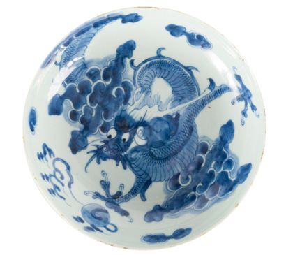 null Deux assiettes creuses en porcelaine bleu blanc 

Vietnam, XIXème siècle

Chacune...