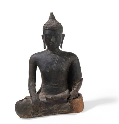 null Bouddha en bronze

Birmanie, début XXème siècle

H.: 36,5 cm, L.: 26 cm

(Usures...