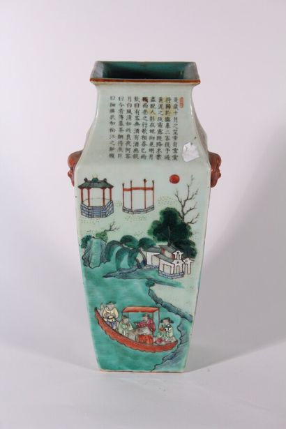 null Vase en porcelaine polychrome

Chine, début du XXème siècle

De section carrée,...