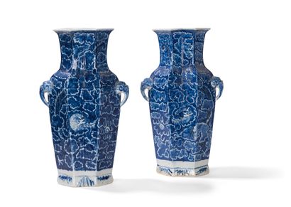 null Paire de doubles vases en porcelaine bleu blanc

Chine, XXème siècle

De forme...