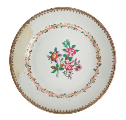 null Dix assiettes en porcelaine famille rose

Chine, XVIIIème siècle

A décor de...