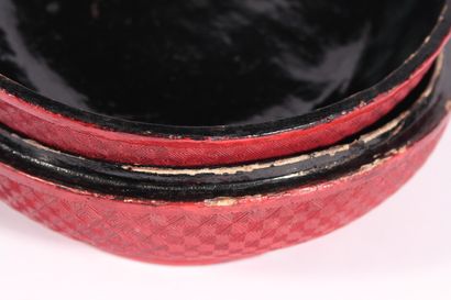null Boîte ronde couverte en laque rouge sculptée

Chine, fin du XIXème-début du...
