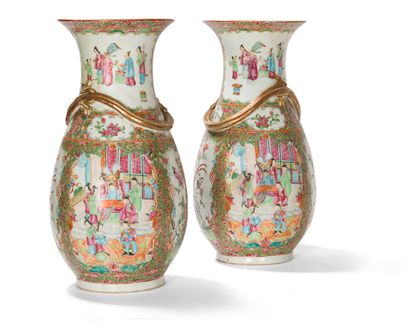 Paire de vases en porcelaine de Canton

Chine,...