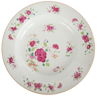 null Dix assiettes en porcelaine famille rose

Chine, XVIIIème siècle

A décor de...